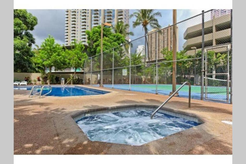 Waikiki Studio Steps To Beach-Mall Free Parking-Wifi Гонолулу Экстерьер фото