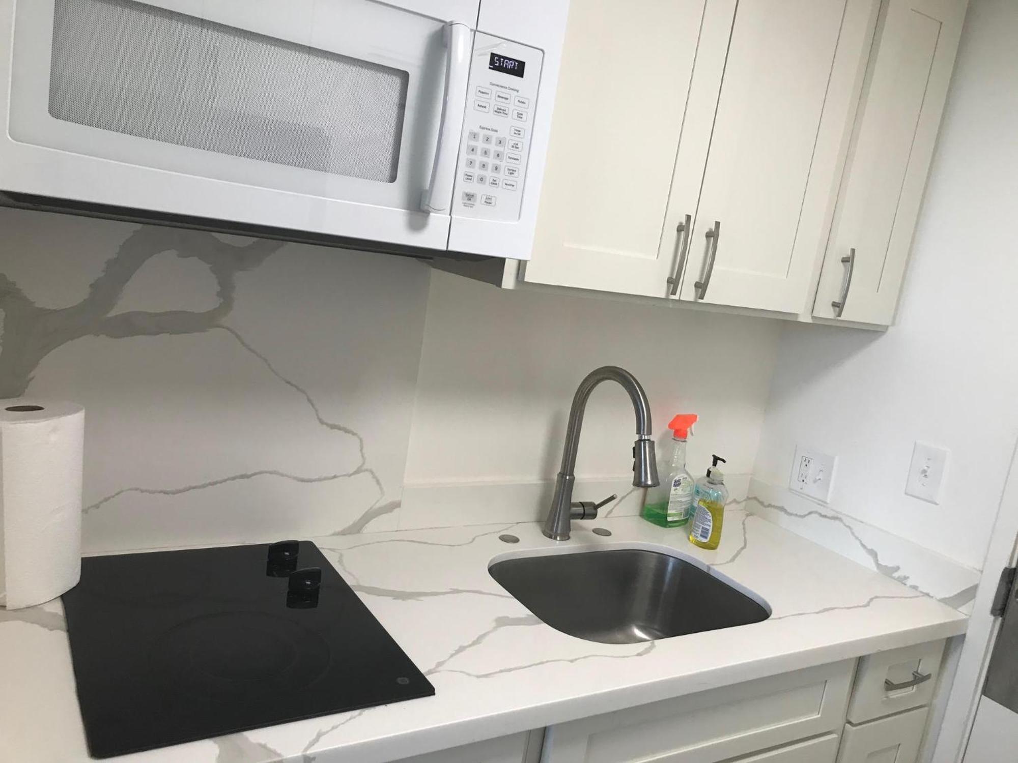 Waikiki Studio Steps To Beach-Mall Free Parking-Wifi Гонолулу Номер фото